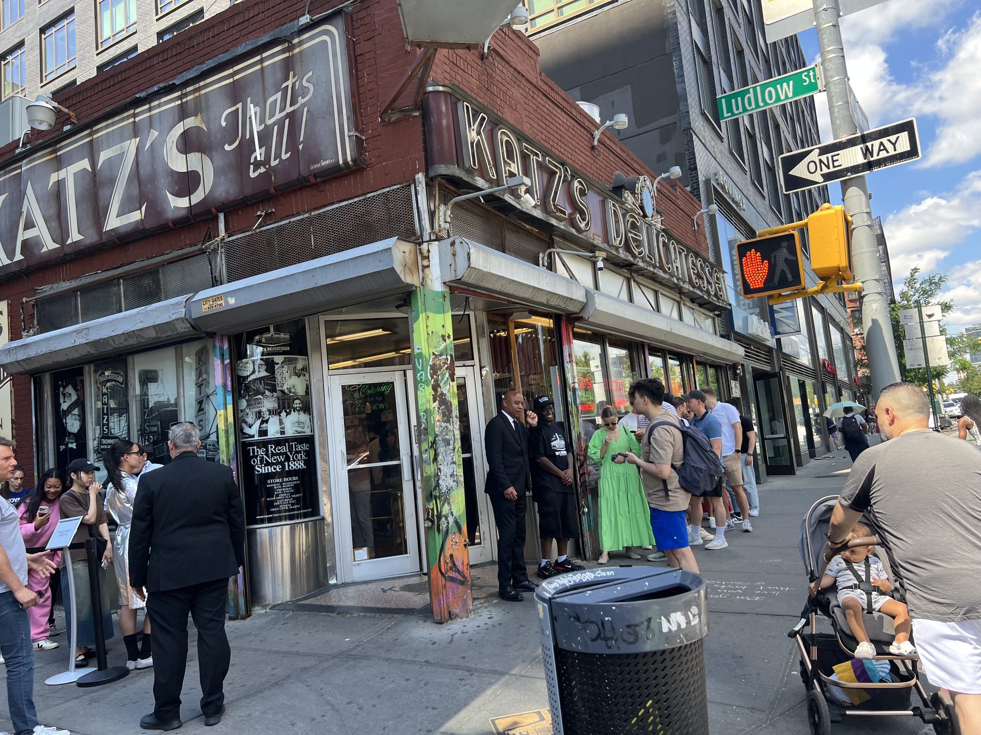 In the early part of the twentieth century, the Lower East Side was home to millions of newly immigrated families. This, along with the lack of public and private transportation, forged a solid community such that Katz’s became a focal point for congregating. On Fridays, the neighborhood turned out to enjoy franks and beans, a Katz tradition.